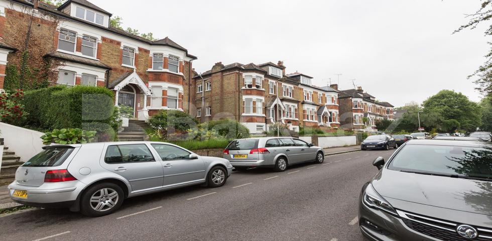 			New Instruction! Private balcony!, 2 Bedroom, 1 bath, 1 reception Flat			 Christchurch Road, Crouch End